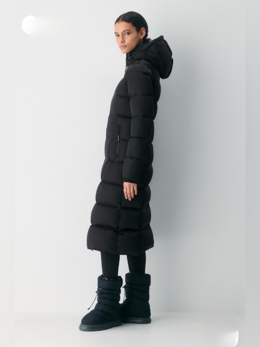 Aritzia Supersnug Puff Long nwt size xs black satin flex